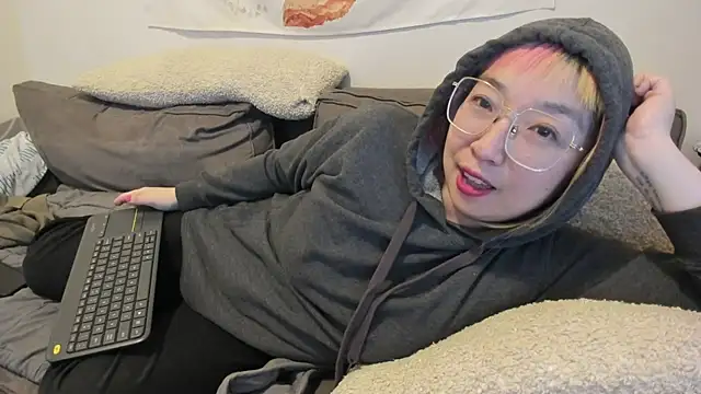 Snapshot of luxgray chatting on December 4, 2024, 3:09 am luxgray online show from December 4, 2024, 3:09 am