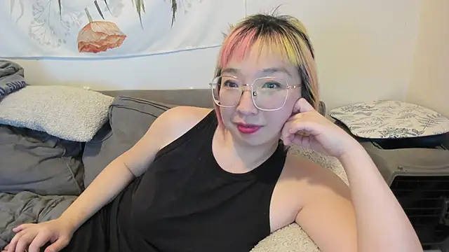 Snapshot of luxgray chatting on December 18, 2024, 2:32 am luxgray online show from December 18, 2024, 2:32 am
