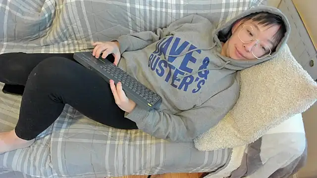 luxgray online show from October 17, 2025, 9:49 pm