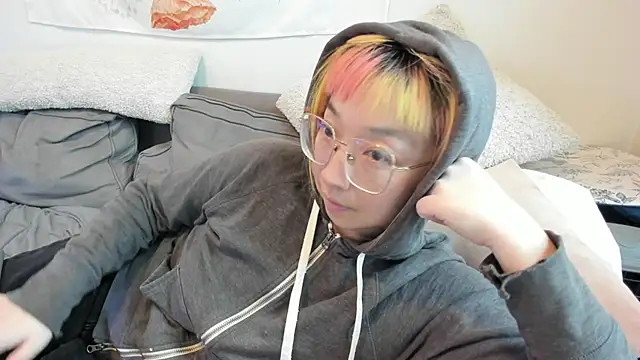 Snapshot of luxgray chatting on December 9, 2024, 6:14 pm luxgray online show from December 9, 2024, 6:14 pm