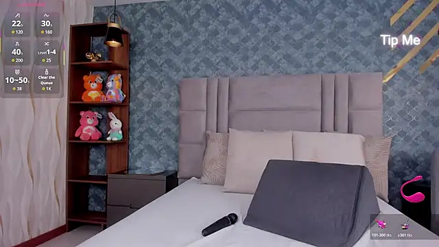 Snapshot of NiiaMoore chatting on December 16, 2025, 8:24 pm NiiaMoore online show from December 16, 2025, 8:24 pm