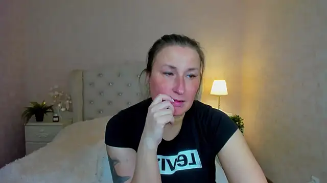 HotLiss online show from March 27, 2026, 5:49 am