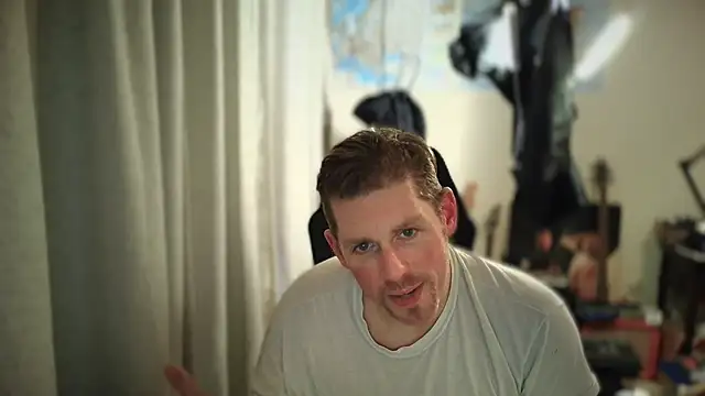 Snapshot of Rock_Pierce chatting on March 12, 2025, 3:40 pm Rock Pierce online show from March 12, 2025, 3:40 pm