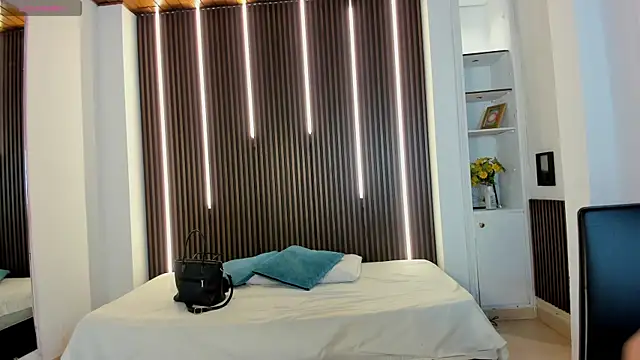 IsabellaaJoness online show from September 9, 2025, 12:03 pm