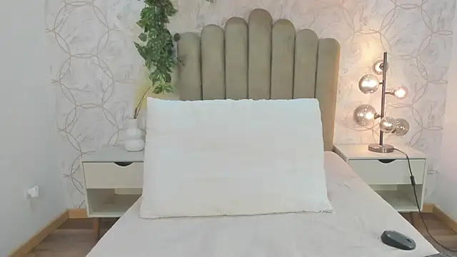 Snapshot of Roma__love chatting on November 14, 2025, 1:37 pm Roma love online show from November 14, 2025, 1:37 pm