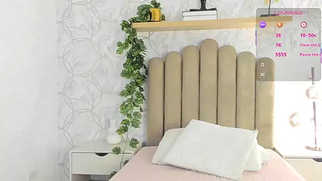 Snapshot of Roma__love chatting on March 9, 2025, 11:25 am Roma love online show from March 9, 2025, 11:25 am