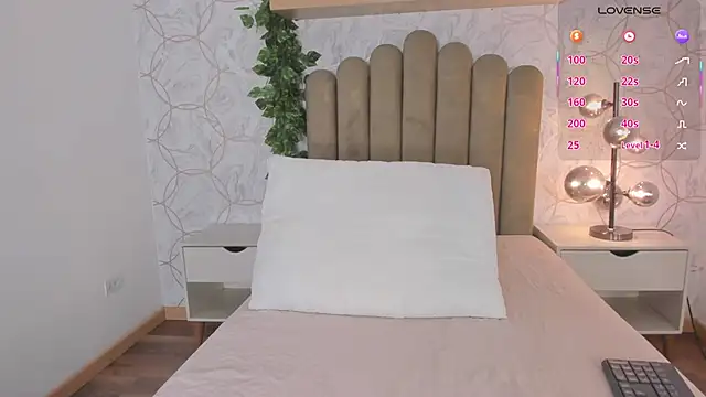 Snapshot of Roma__love chatting on October 4, 2025, 12:07 pm Roma love online show from October 4, 2025, 12:07 pm