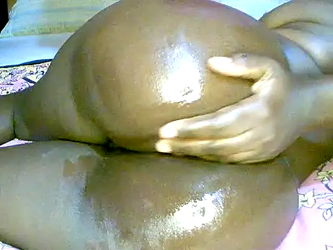 Snapshot of Babyjuliana_ chatting on October 2, 2025, 9:01 am Babyjuliana online show from October 2, 2025, 9:01 am