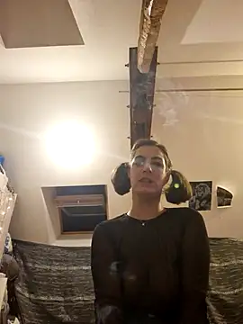 Snapshot of LoLa-69-X chatting on November 10, 2025, 10:59 pm LoLa-69-X online show from November 10, 2025, 10:59 pm