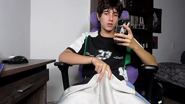 Snapshot of alex_connorr chatting on November 10, 2025, 4:06 am alex connorr online show from November 10, 2025, 4:06 am