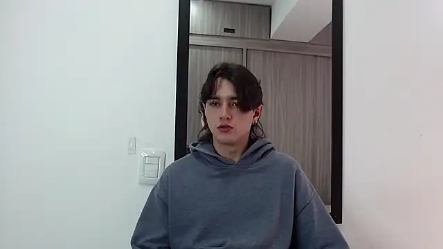 Snapshot of alex_connorr chatting on February 19, 2025, 4:00 pm alex connorr online show from February 19, 2025, 4:00 pm