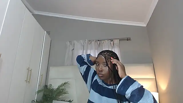 naughtyblackdolie online show from October 5, 2025, 4:36 am