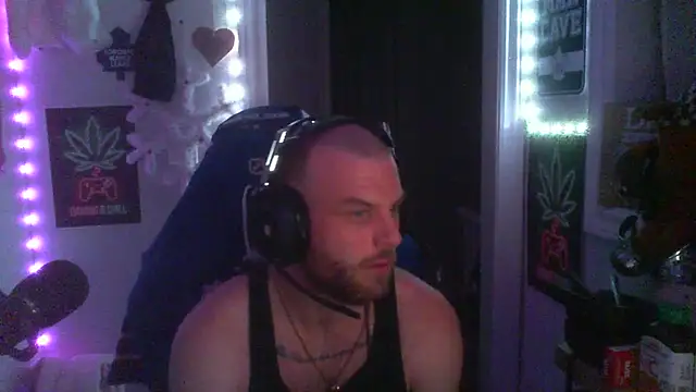 Snapshot of GeneralXMillyX chatting on November 17, 2025, 7:01 am GeneralXMillyX online show from November 17, 2025, 7:01 am