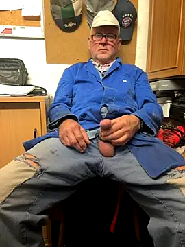 Snapshot of oldgayman chatting on September 18, 2025, 1:14 pm oldgayman online show from September 18, 2025, 1:14 pm