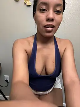 juicyyy323 online show from December 28, 2024, 6:06 am