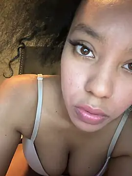 juicyyy323 online show from January 8, 2025, 1:53 am