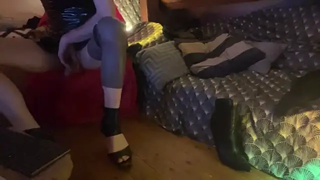 alexheels boots online show from October 29, 2025, 4:50 pm