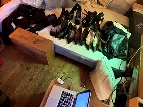 Snapshot of alexheels_boots chatting on September 25, 2025, 1:00 am alexheels boots online show from September 25, 2025, 1:00 am