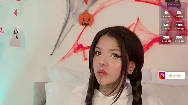 NinaInk online show from October 31, 2025, 1:30 pm