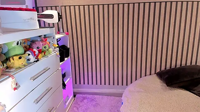 Snapshot of NinaInk chatting on February 7, 2026, 10:45 am NinaInk online show from February 7, 2026, 10:45 am