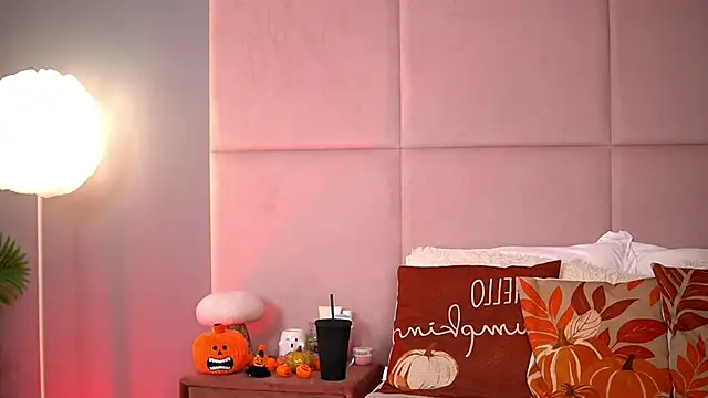 Snapshot of AlmaLuv chatting on November 4, 2025, 4:49 am AlmaLuv online show from November 4, 2025, 4:49 am