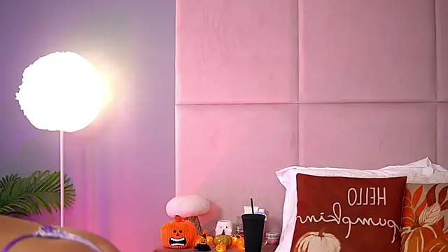 Snapshot of AlmaLuv chatting on October 16, 2025, 3:48 am AlmaLuv online show from October 16, 2025, 3:48 am