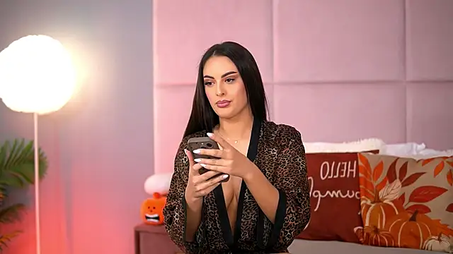 Snapshot of AlmaLuv chatting on November 17, 2025, 4:49 am AlmaLuv online show from November 17, 2025, 4:49 am