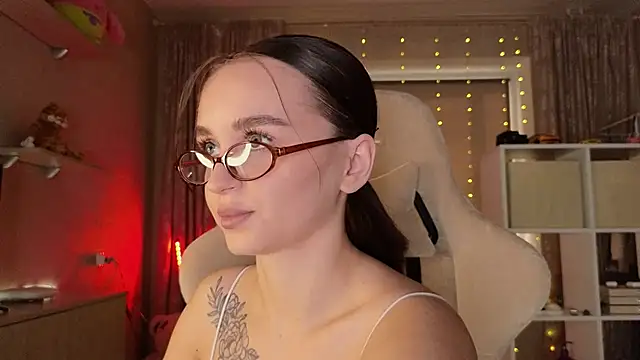 Snapshot of Katy_perry_ chatting on March 6, 2025, 2:41 am Katy perry online show from March 6, 2025, 2:41 am