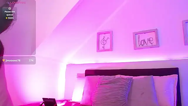 Tifanny grey online show from March 21, 2025, 11:01 pm