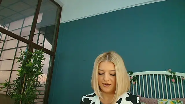 AlicePirs online show from November 3, 2025, 5:12 am