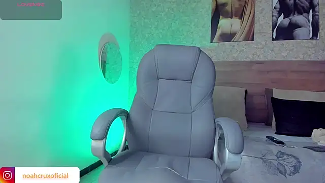 Snapshot of noah_crux chatting on October 14, 2025, 8:20 pm noah crux online show from October 14, 2025, 8:20 pm