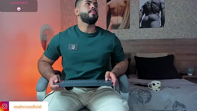 Snapshot of noah_crux chatting on October 21, 2025, 11:20 am noah crux online show from October 21, 2025, 11:20 am