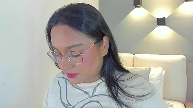 ellamontoya online show from September 10, 2025, 10:58 am