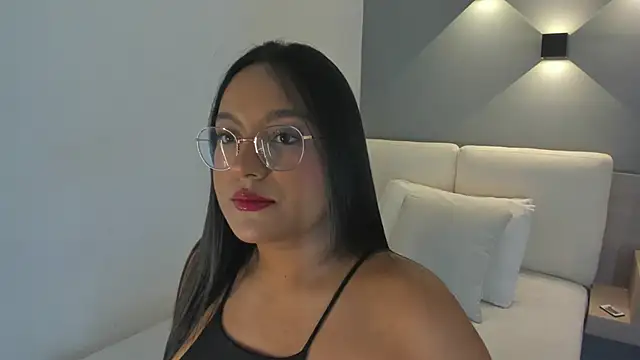 ellamontoya online show from September 18, 2025, 11:13 am