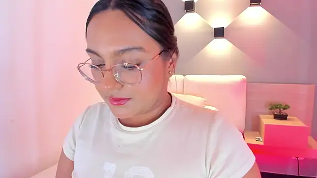 ellamontoya online show from September 11, 2025, 11:21 am