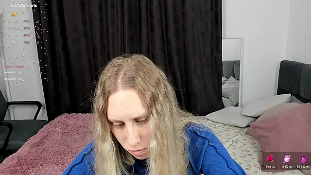 Snapshot of miissblonde chatting on February 26, 2025, 2:08 am miissblonde online show from February 26, 2025, 2:08 am