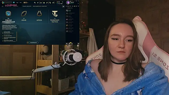 MoonlishSiren online show from May 27, 2026, 8:49 pm