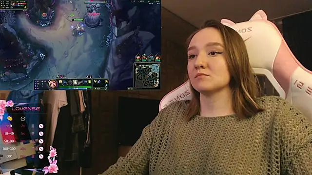 MoonlishSiren online show from December 17, 2025, 6:13 pm