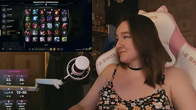 Snapshot of MoonlishSiren chatting on April 3, 2026, 9:21 pm MoonlishSiren online show from April 3, 2026, 9:21 pm