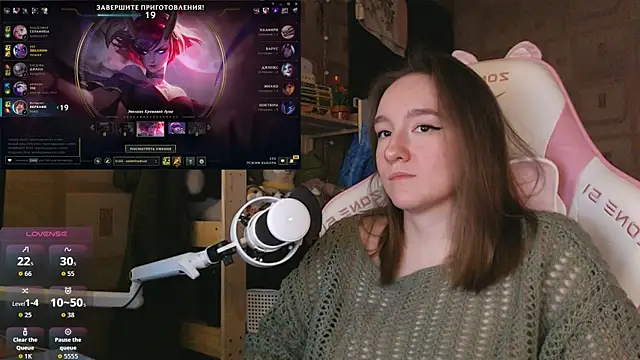 Snapshot of MoonlishSiren chatting on April 8, 2026, 10:33 pm MoonlishSiren online show from April 8, 2026, 10:33 pm