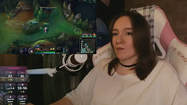 Snapshot of MoonlishSiren chatting on April 12, 2026, 10:13 pm MoonlishSiren online show from April 12, 2026, 10:13 pm