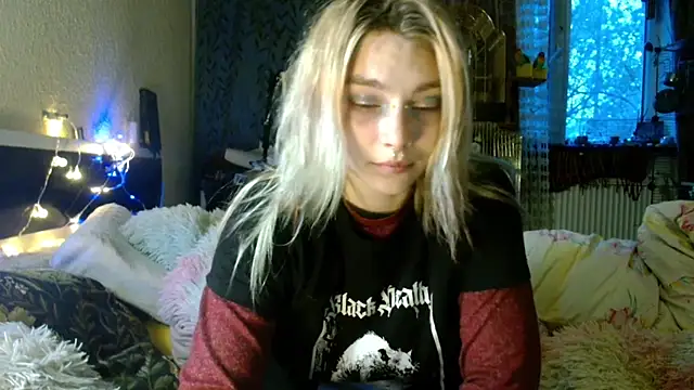 Sophie Bell online show from April 29, 2026, 5:06 pm