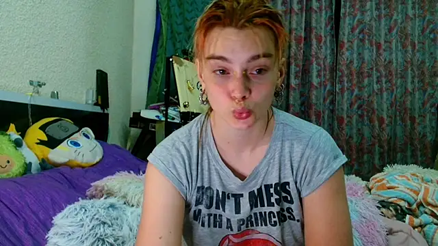 Snapshot of Sophie_Bell chatting on May 22, 2026, 9:02 pm Sophie Bell online show from May 22, 2026, 9:02 pm