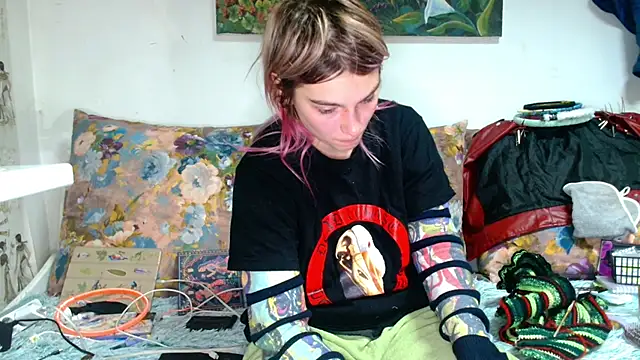 Sophie Bell online show from October 15, 2025, 5:32 pm