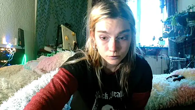 Snapshot of Sophie_Bell chatting on May 1, 2026, 4:12 pm Sophie Bell online show from May 1, 2026, 4:12 pm