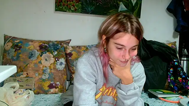 Sophie Bell online show from October 22, 2025, 7:02 pm