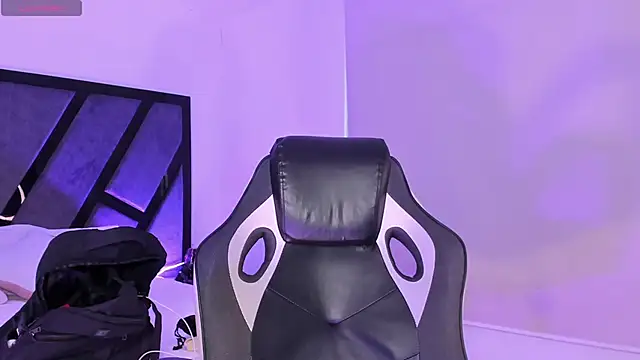 Snapshot of MelodyBliss chatting on April 3, 2026, 10:49 pm MelodyBliss online show from April 3, 2026, 10:49 pm