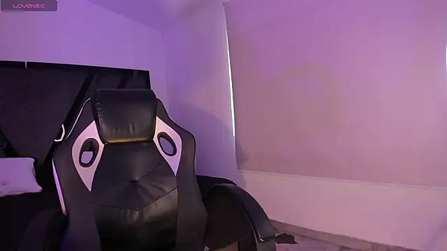 Snapshot of MelodyBliss chatting on April 1, 2026, 9:56 pm MelodyBliss online show from April 1, 2026, 9:56 pm