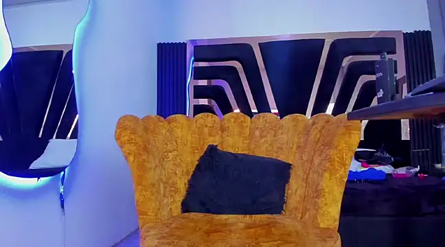 Snapshot of licyEvans chatting on February 19, 2025, 11:04 pm licyEvans online show from February 19, 2025, 11:04 pm