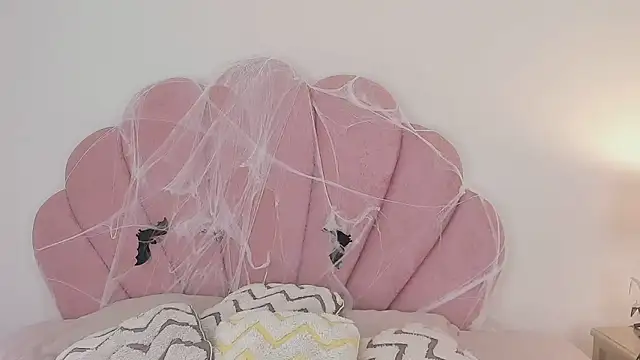 Nicole Paradise online show from October 22, 2025, 12:37 pm